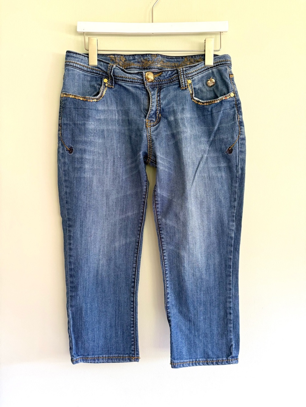 🍎 Apple Bottoms Y2K Embellished Sequin Denim Cropped Capri Jeans